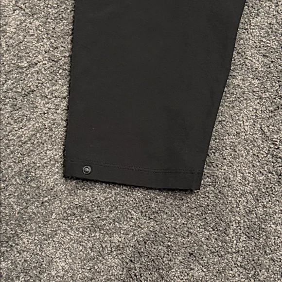 License to train lululemon men’s medium pants - Picture 3 of 4